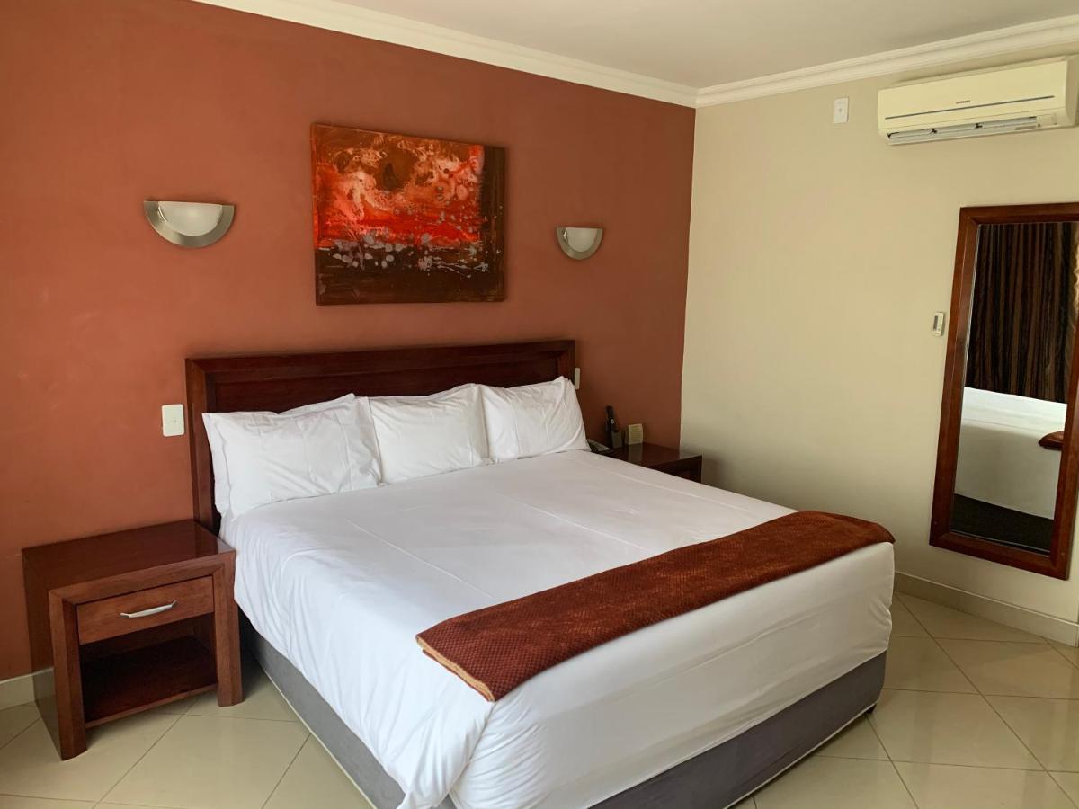 Royal Hotel Πολοκουάνε Εξωτερικό φωτογραφία