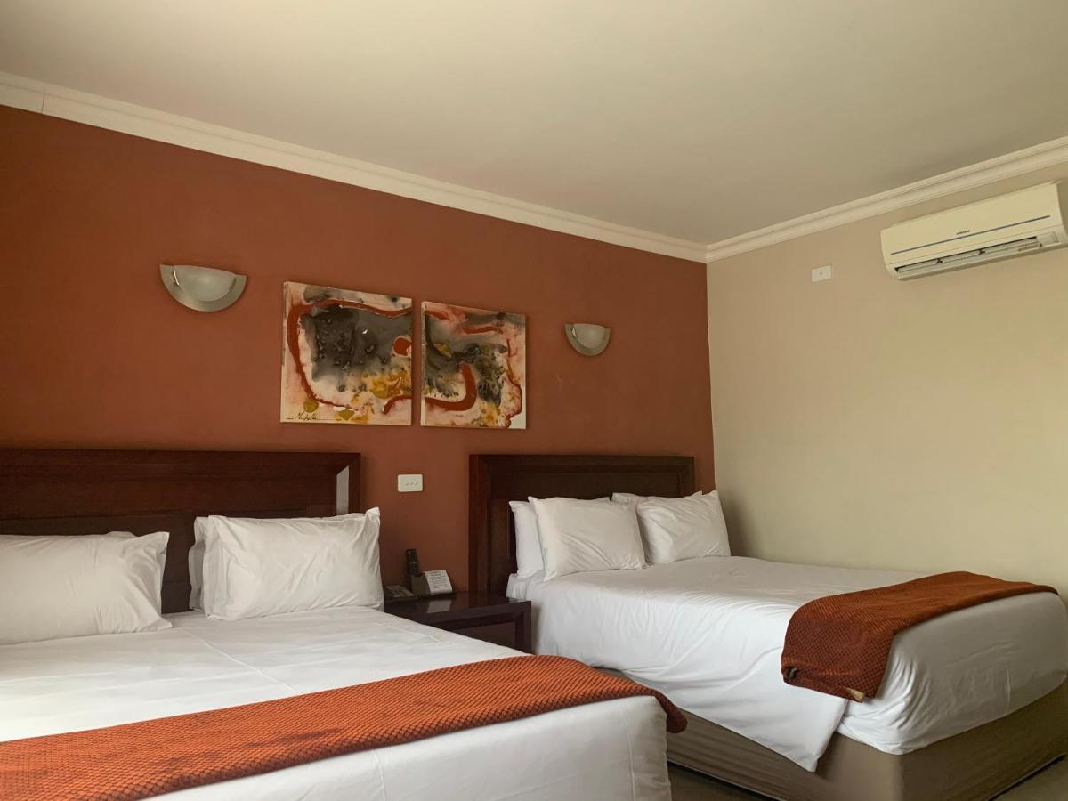 Royal Hotel Πολοκουάνε Εξωτερικό φωτογραφία